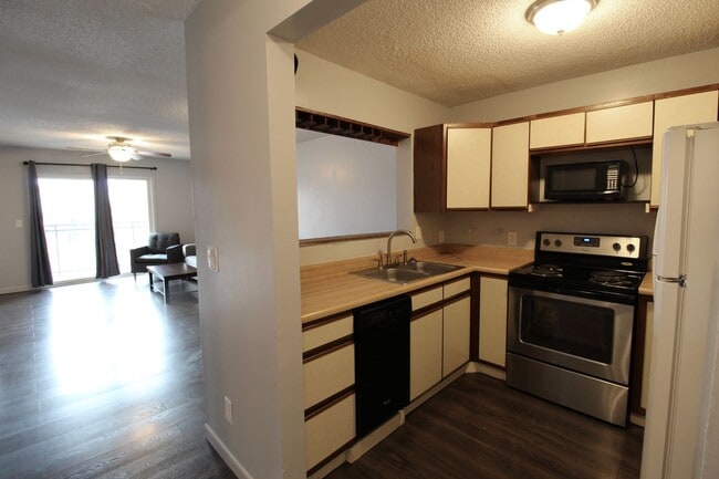 Building Photo - 1346 Hunters Rd