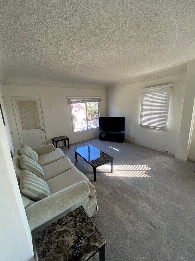 Building Photo - 2021 S Rimpau Blvd