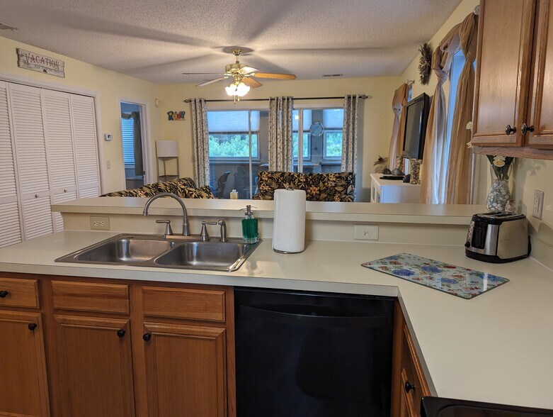 Building Photo - 1460 Blue Tree Ct