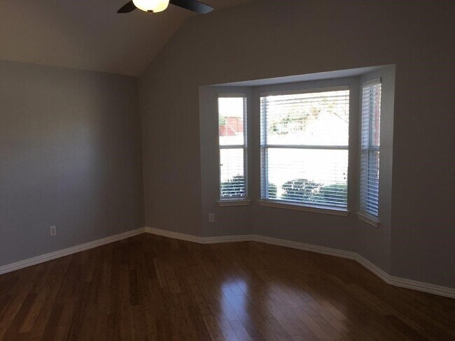 Building Photo - 11715 Alexandria Dr