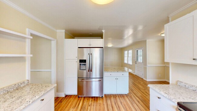 Building Photo - 6821 View Way Dr