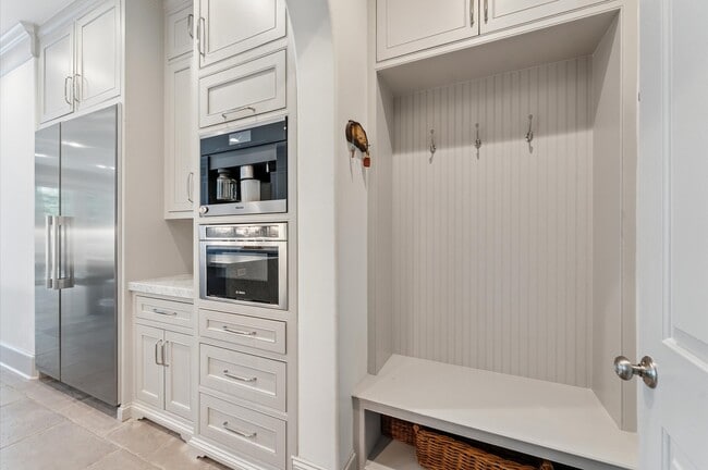 Building Photo - 7 Marilane St