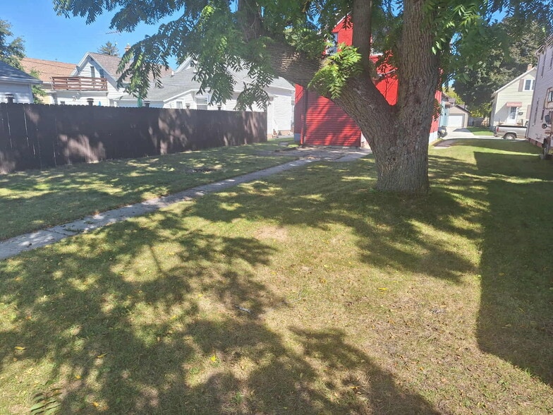 Building Photo - 1808 S 13th St