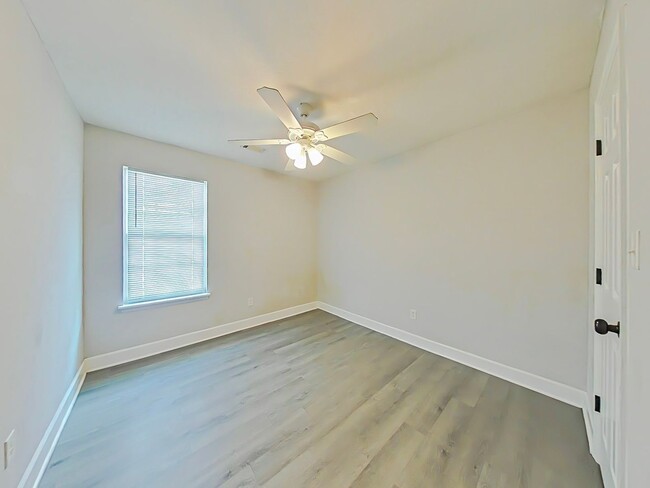 Building Photo - Three bedroom home in Martinez!