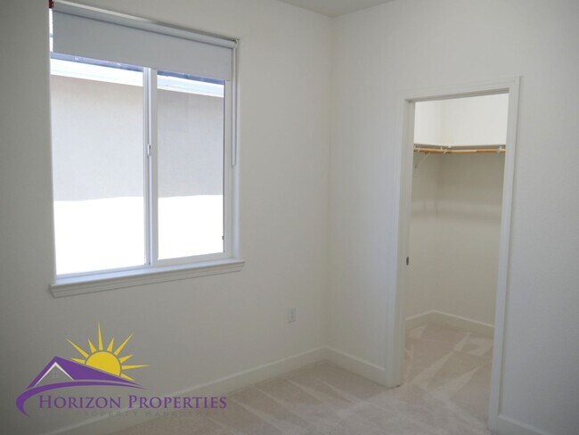 Building Photo - Modern Two-story 4 Bed 3.5 Bath 2,786 sqft...