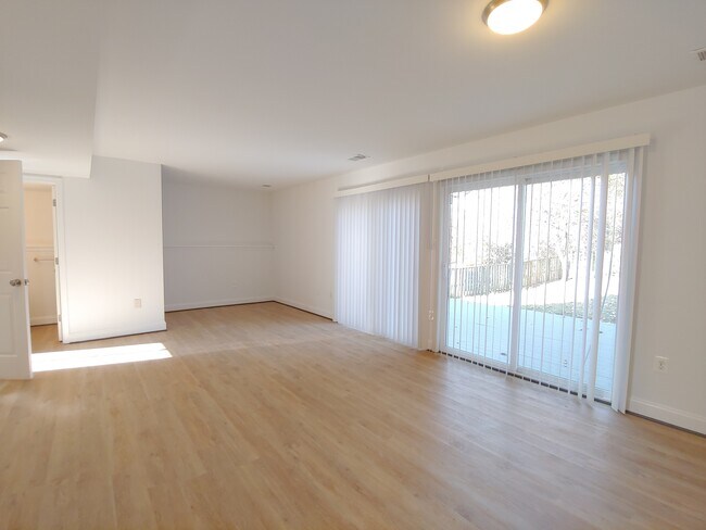 Building Photo - 240 Ternwing Dr