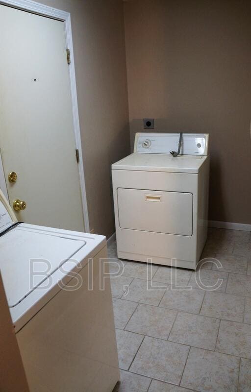 Building Photo - 1141 NE Chester Ave