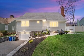 Building Photo - 821 Midwood Dr