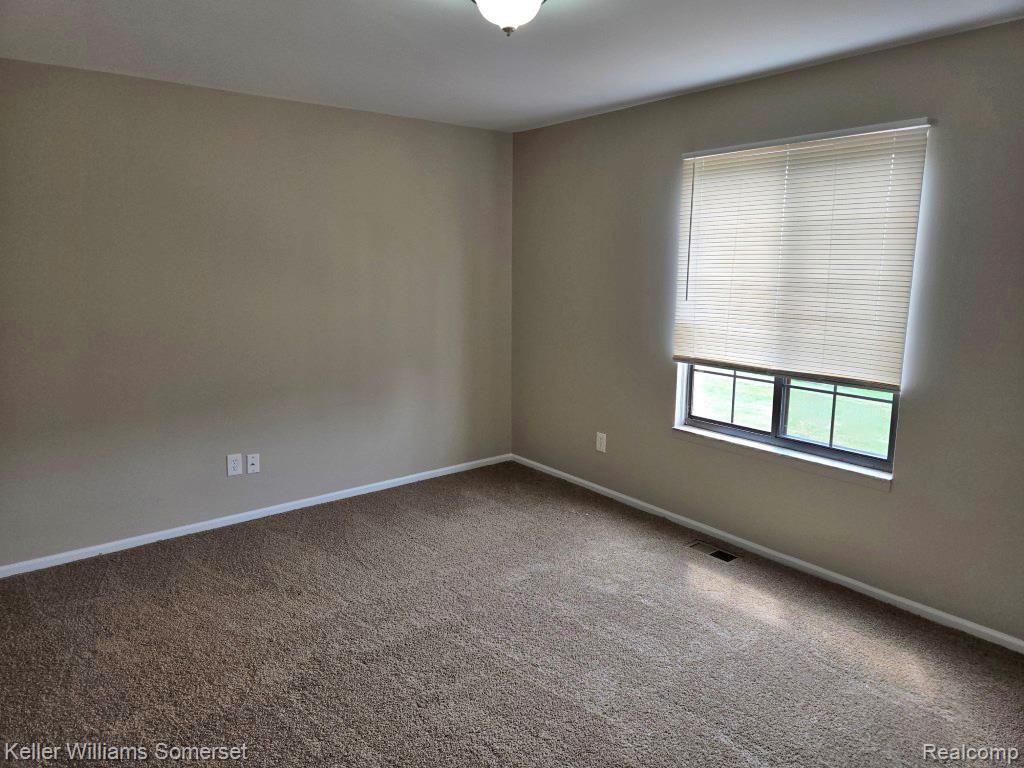 Building Photo - 71 Meadow Wood Dr