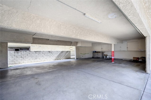 Building Photo - 1364 E Garfield Ave