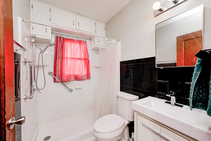 bathroom - 1744 N Norfolk St