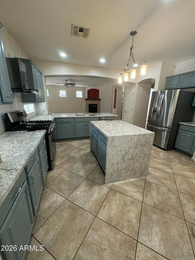 Building Photo - 419 W Balsam Dr