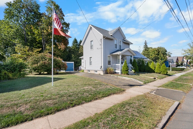Building Photo - 304 Fairview Ave