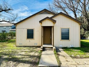 Building Photo - Cute Little Remodeled House Off South Cong...