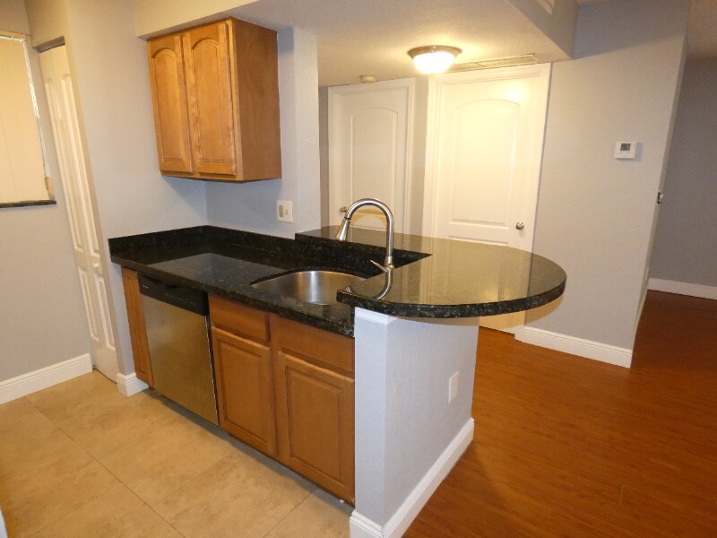 Building Photo - 2810 N Oakland Forest Dr