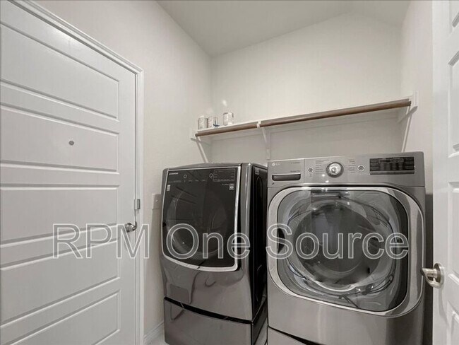 Building Photo - 4009 Savoy Wy