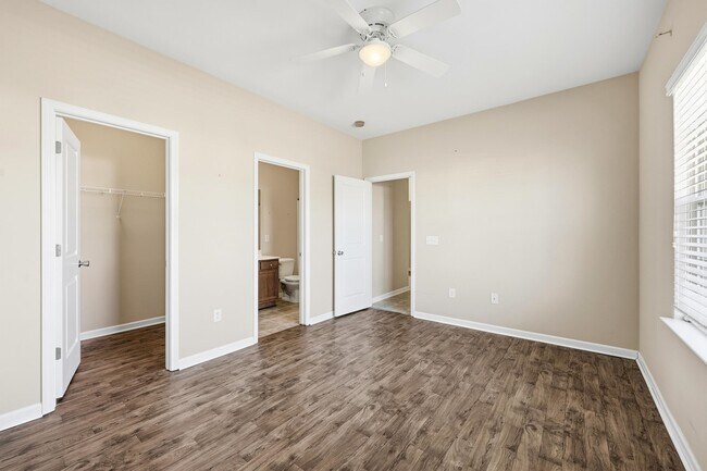 Building Photo - 292 Oak Crest Cir