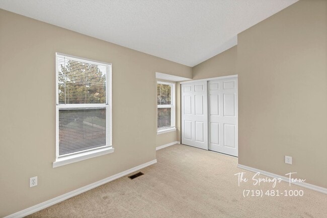 Building Photo - HUNTING MEADOWS 3BD CONDO IN GATED COMMUNITY  - Security Deposit Waiver Available