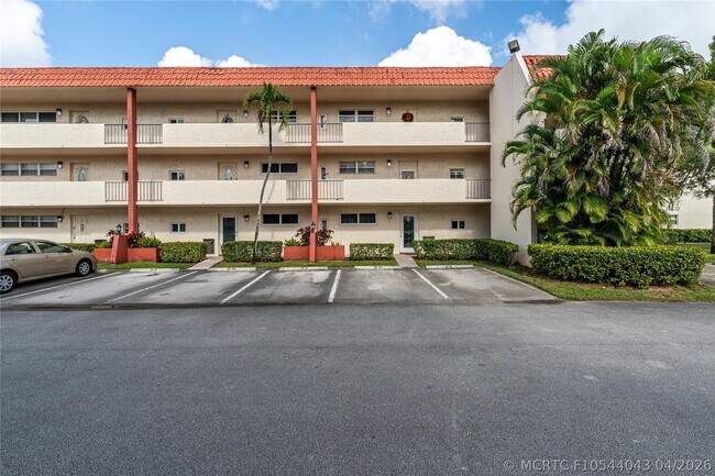 Building Photo - 9523 S Hollybrook Lake Dr