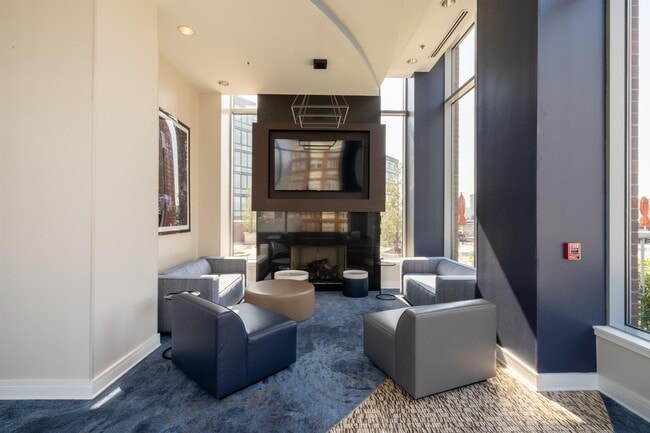 Building Photo - 1100 Maxwell Ln