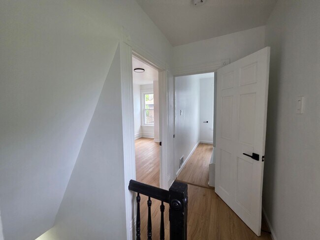 Building Photo - Space 3 bed 1 bath house for rent in Braddock!