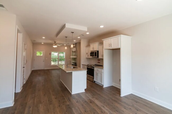 Building Photo - New Construction Modern Home With Open Floor Plan, Whte Cabintery and Primary Bedroom Suite