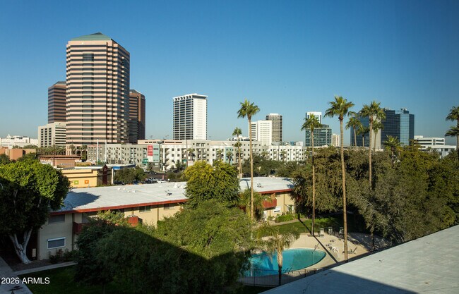 Building Photo - 353 E Thomas Rd