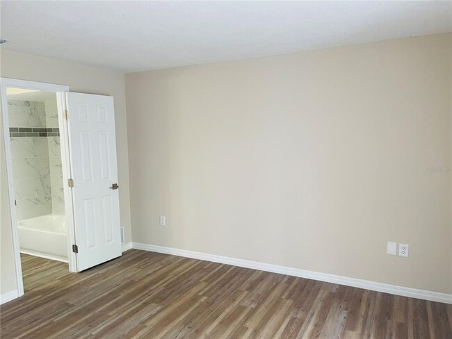 Building Photo - 1559 7th Ave W