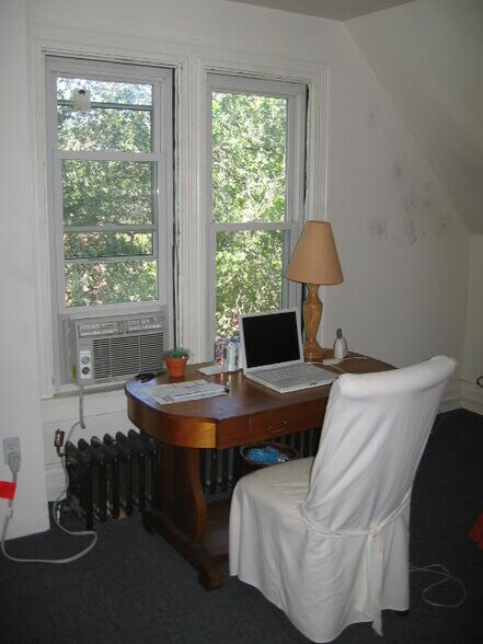 3rd Bedroom or Study - 364 Lehigh Ave