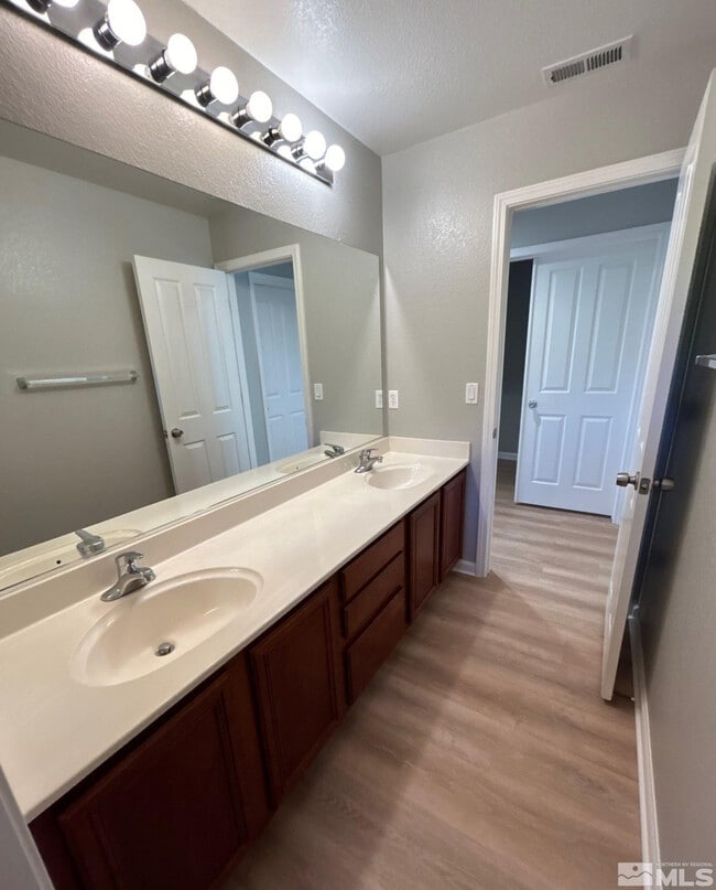 Building Photo - 589 Panama Dr