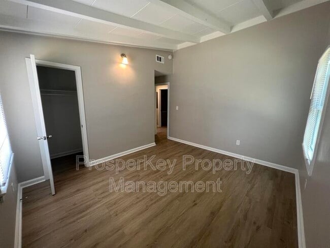 Building Photo - 185 Wickham Dr