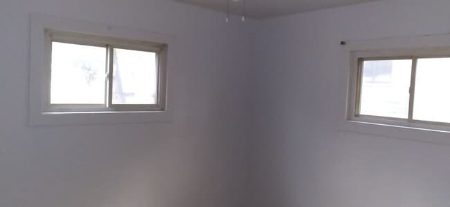 Building Photo - Budget-Friendly 2-Bed Charmer with Huge Ya...