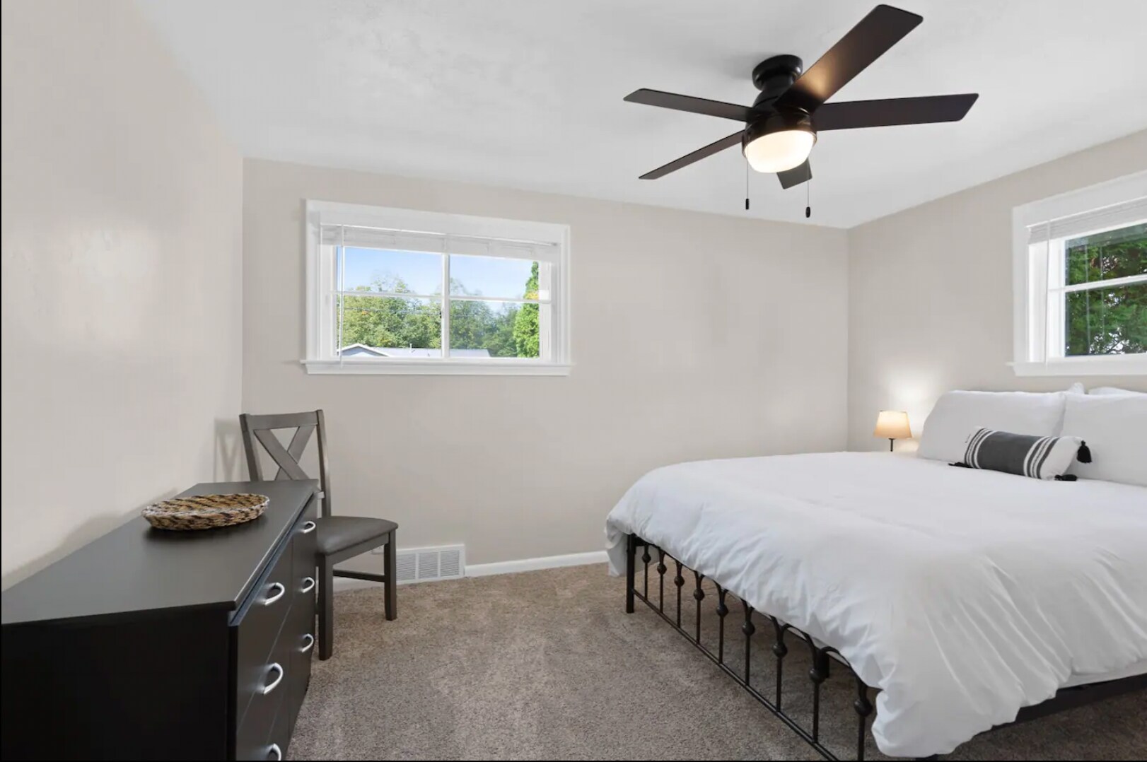 Building Photo - 1222 S Oneida St