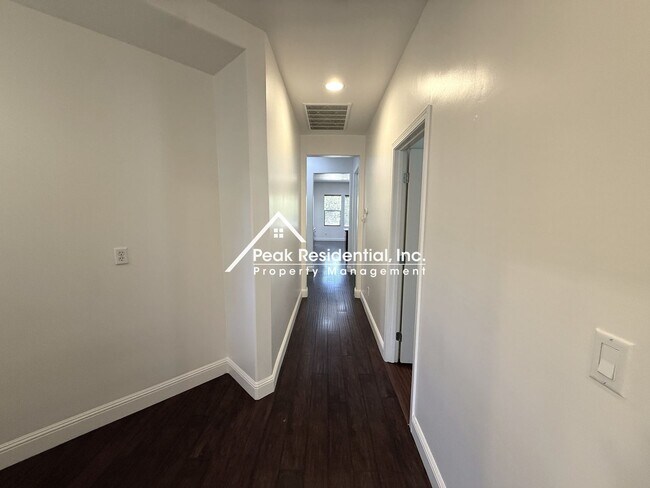Building Photo - Charming 4 bedroom 2 bathroom home in Elk Grove!
