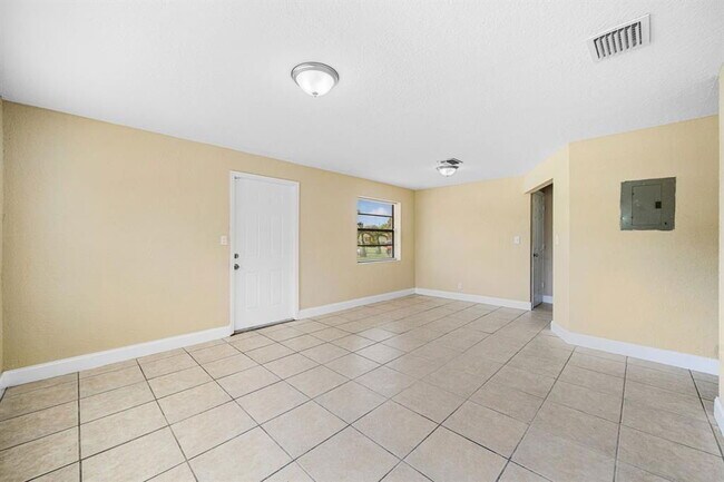 Building Photo - 1552 NW 15th Terrace