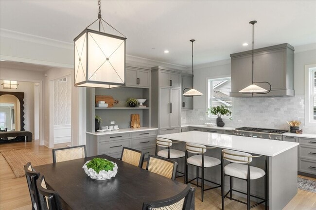 Building Photo - 1118 Pin Oak Dr