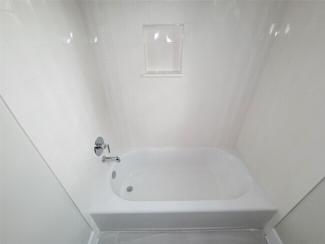 Building Photo - 8014 Huntington Spgs Ln