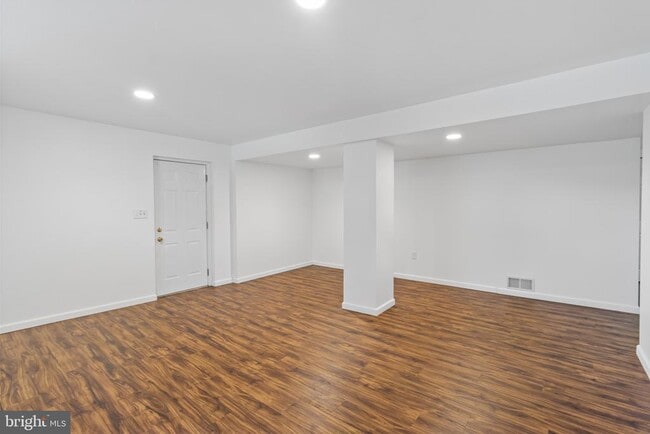 Building Photo - 15118 Liberty Grove Dr
