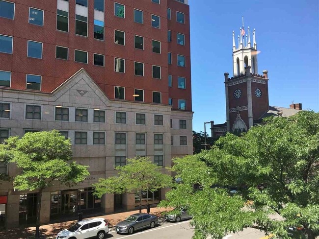 Building Photo - 875 Elm St