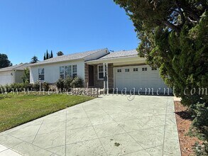 Building Photo - Lovely Home in a Quiet Neighborhood