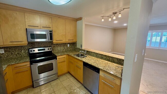 Building Photo - 7425 Charmant Dr