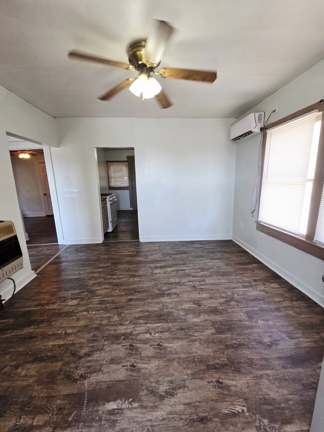 Building Photo - 1001 S Main St