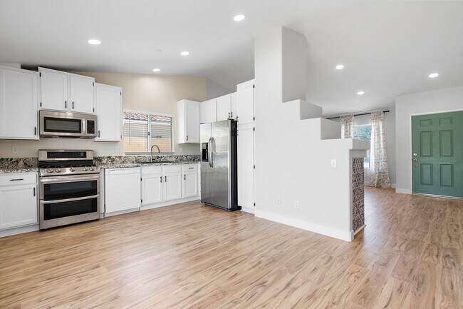 Building Photo - 44884 Marge Pl