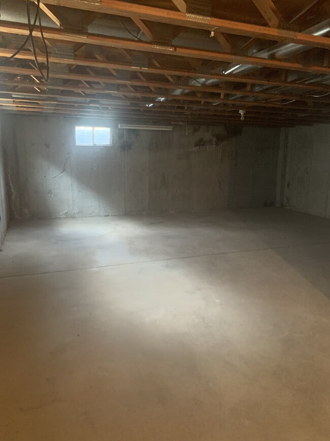 Building Photo - "Charming 3-Bed, 2-Bath Retreat with 1,280...