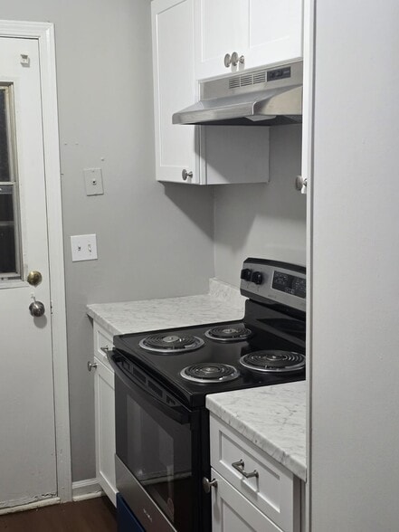 Building Photo - 3221 Westbrook Dr