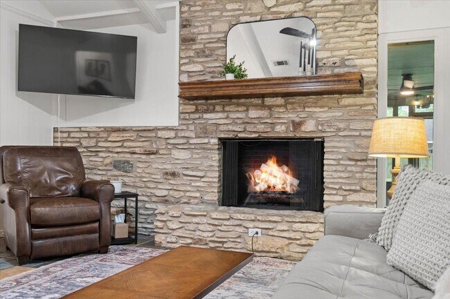 Building Photo - 9503 Castlewood Dr