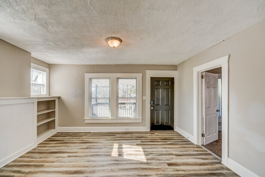 Building Photo - 625 27th St SW