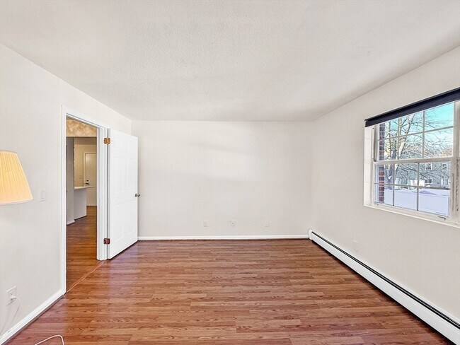 Building Photo - 6 Venice St