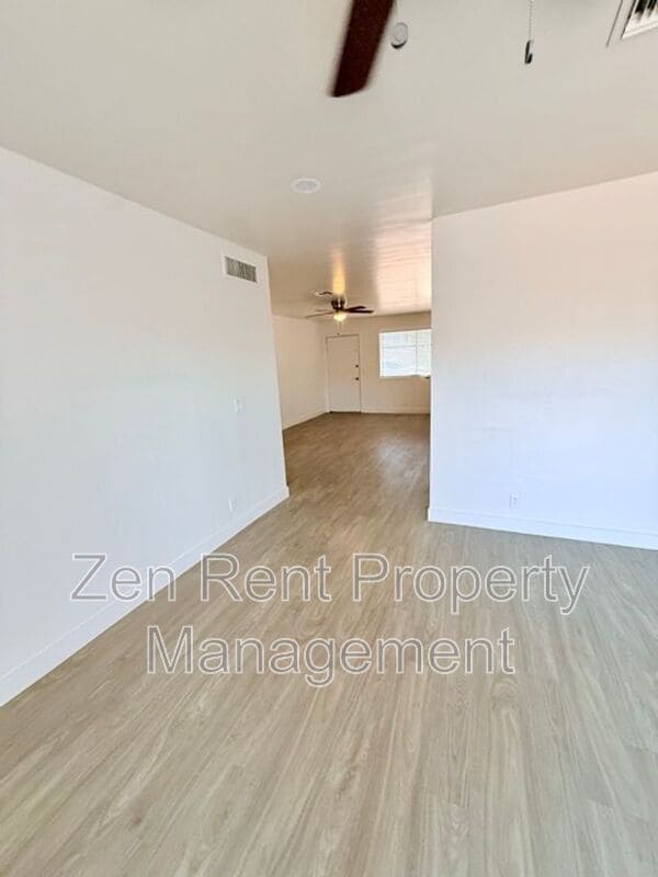 Building Photo - 1044 E Harmony Ave