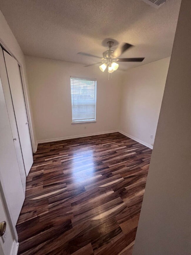 Building Photo - 1721 Colonial Ct